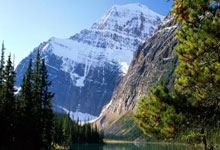 雷火电竞官网-银色旋风与蓝色火焰，当赛道争锋遇上绿茵加冕