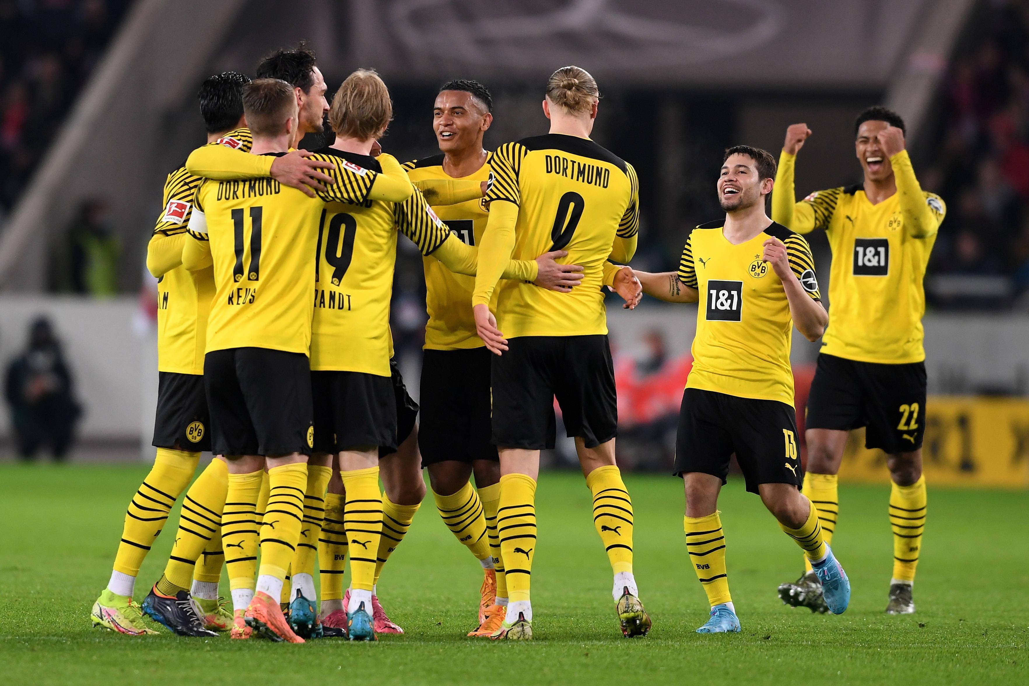 包含多特蒙德前锋连续进球，成为球队最大功臣的词条