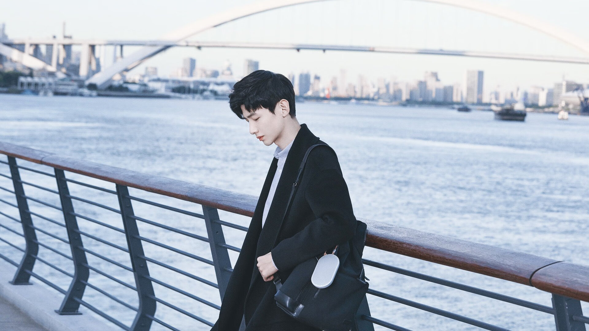 幻象与铁蹄，绿茵博弈中，一个名字如何对抗一支军团？